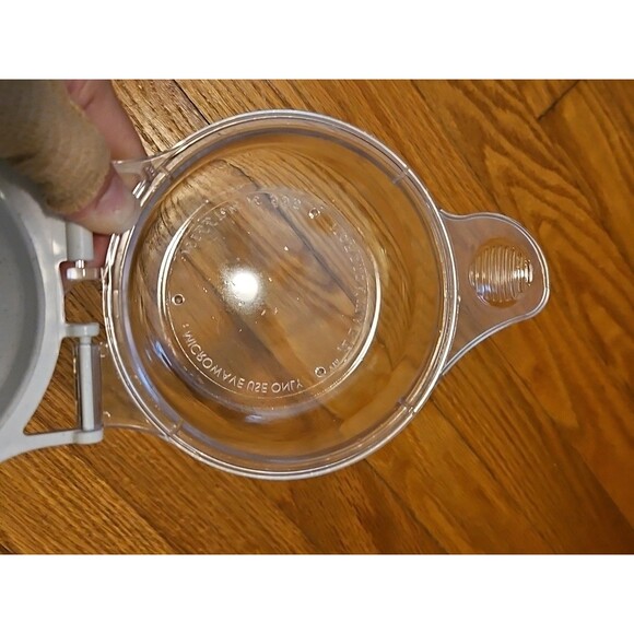 Nordic Ware Microwave Eggs 'N Muffin Breakfast Sandwich Cooker - Picture 6 of 6